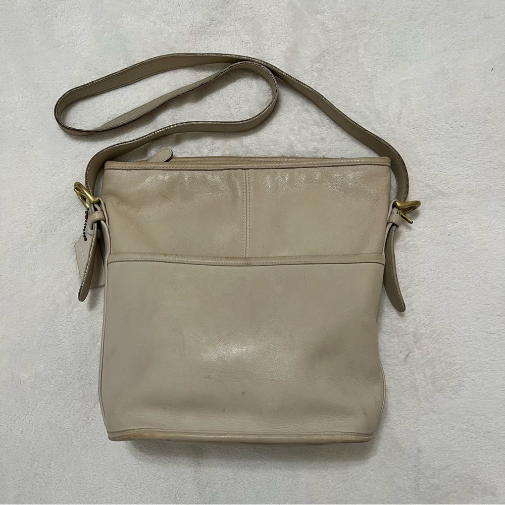 Vintage Coach Bleeker Bucket Shoulder / Crossbody Bag in Cream G5C-4153